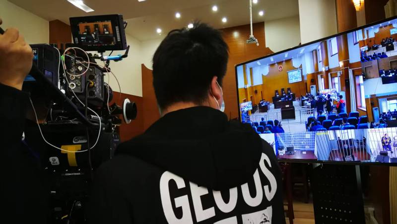 AI生成VS人工创意——邹城市广告片拍摄公司的技术浪漫主义实践